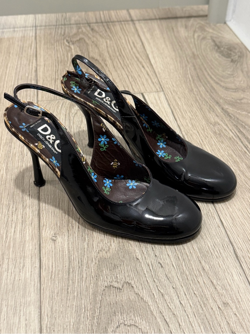 D&G Black Patent Leather Slingback Pumps with Floral Insole